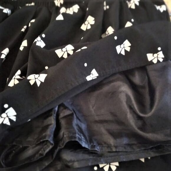Forever 21 Black and White Skirt with Under Shorts- Size: S - Picture 11 of 17